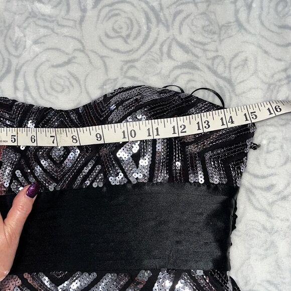 Sequined glam! BCBG Max Azria stunning strapless cocktail dress. Sz 2. - Picture 7 of 14